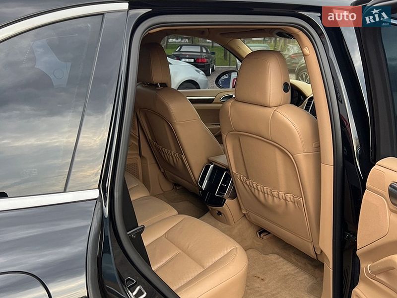 Внедорожник / Кроссовер Porsche Cayenne 2011 в Черкассах