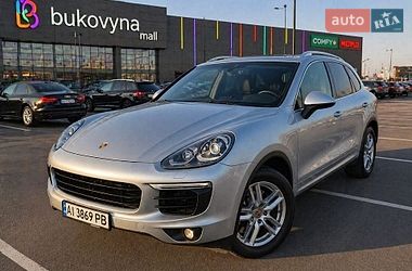 Позашляховик / Кросовер Porsche Cayenne 2016 в Чернівцях