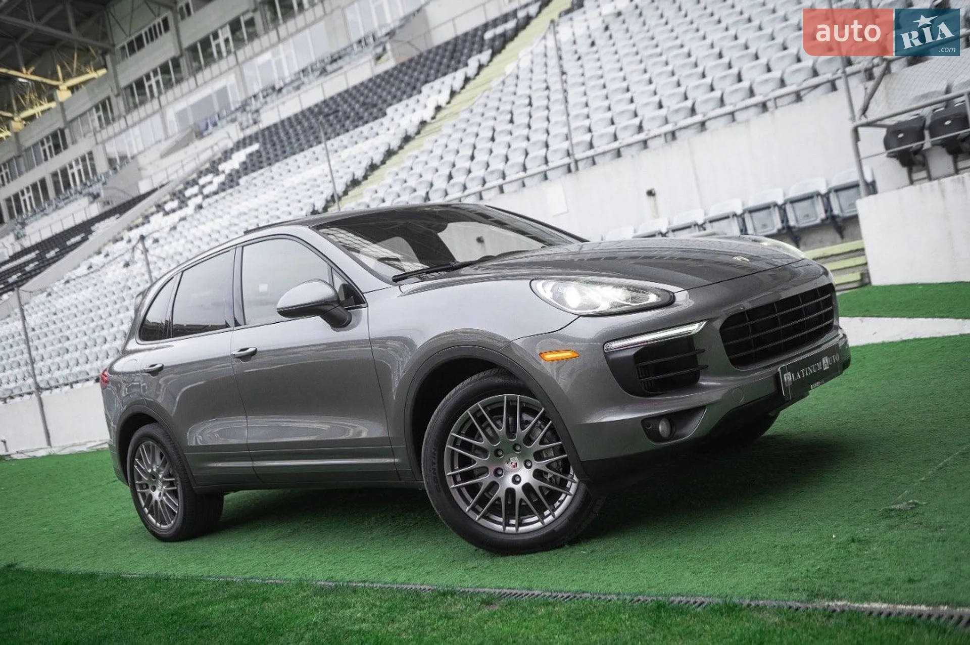 2016 Porsche Cayenne - мініатюра 2