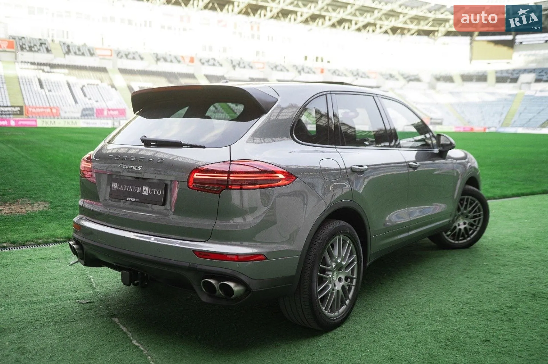2016 Porsche Cayenne - мініатюра 15