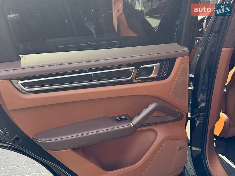 Внедорожник / Кроссовер Porsche Cayenne 2021 в Киеве