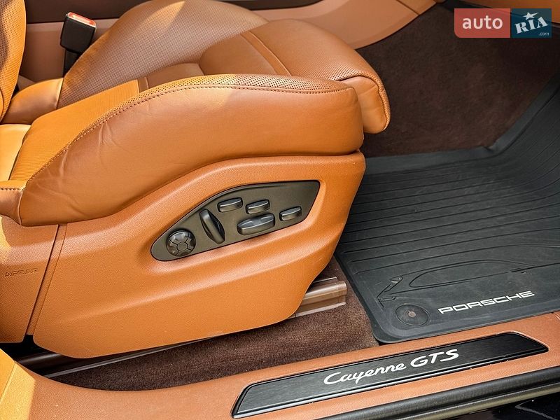 Внедорожник / Кроссовер Porsche Cayenne 2021 в Киеве
