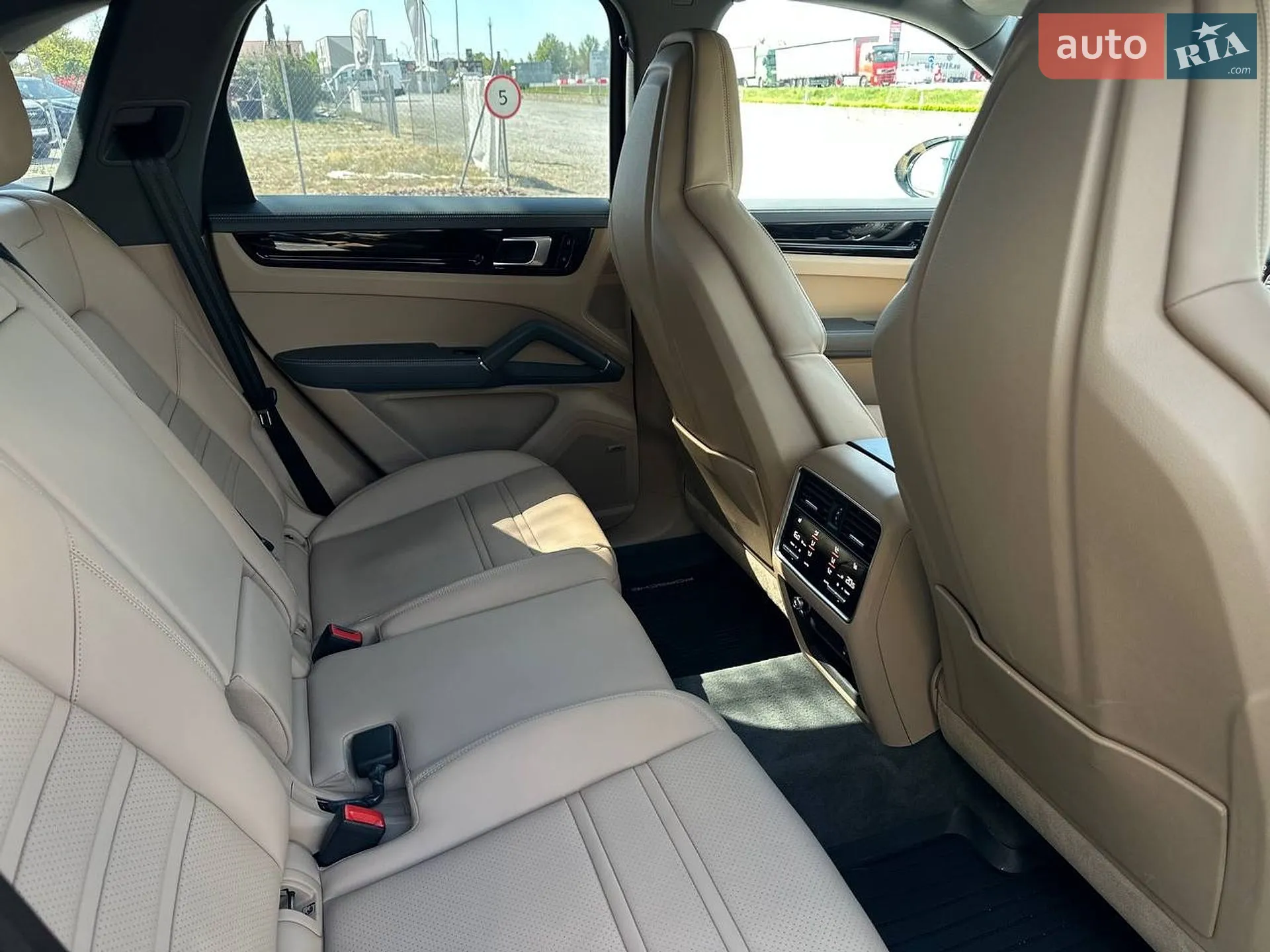 2021 Porsche Cayenne - мініатюра 16