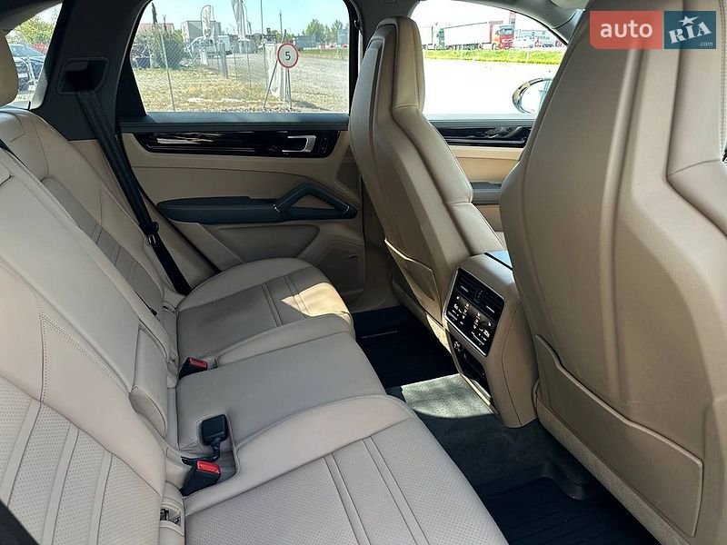 Внедорожник / Кроссовер Porsche Cayenne 2021 в Ужгороде