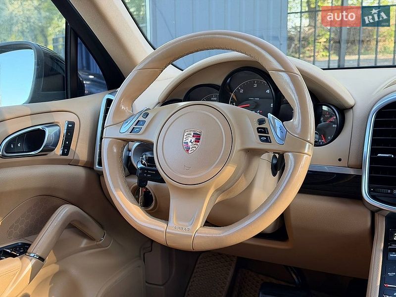 Внедорожник / Кроссовер Porsche Cayenne 2013 в Хмельницком