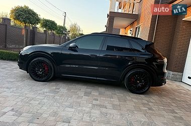 Внедорожник / Кроссовер Porsche Cayenne 2021 в Киеве