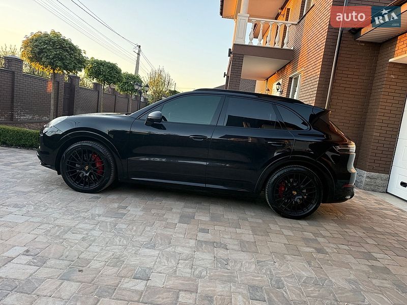 Внедорожник / Кроссовер Porsche Cayenne 2021 в Киеве