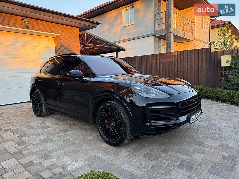 Внедорожник / Кроссовер Porsche Cayenne 2021 в Киеве