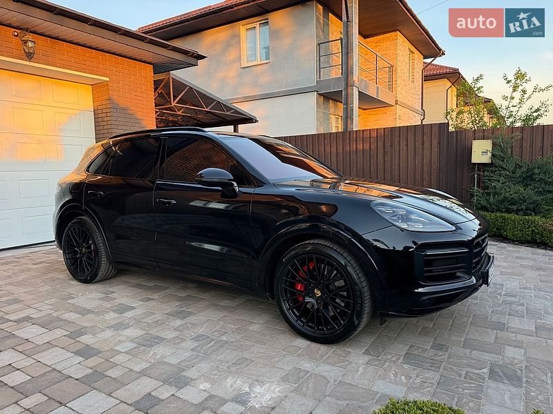Внедорожник / Кроссовер Porsche Cayenne 2021 в Киеве