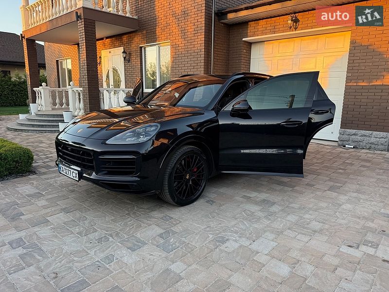 Внедорожник / Кроссовер Porsche Cayenne 2021 в Киеве
