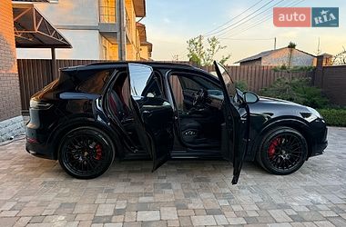 Внедорожник / Кроссовер Porsche Cayenne 2021 в Киеве