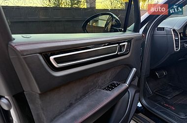 Внедорожник / Кроссовер Porsche Cayenne 2021 в Киеве