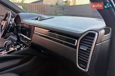 Внедорожник / Кроссовер Porsche Cayenne 2021 в Киеве