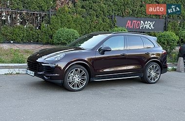 Внедорожник / Кроссовер Porsche Cayenne 2015 в Киеве