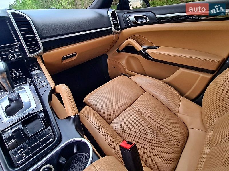 Внедорожник / Кроссовер Porsche Cayenne 2014 в Житомире