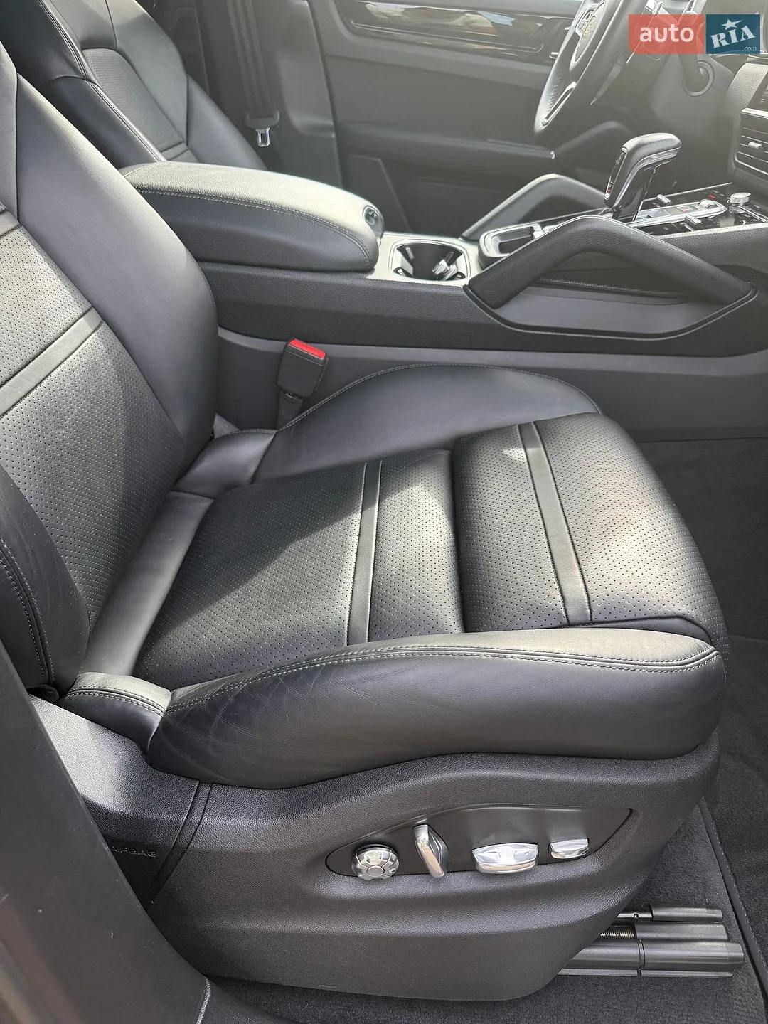 2020 Porsche Cayenne - мініатюра 18
