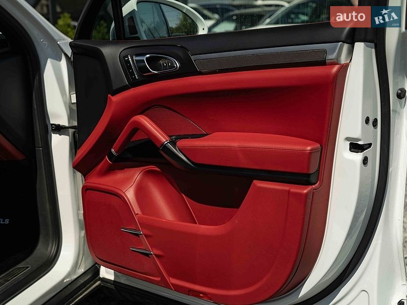 Внедорожник / Кроссовер Porsche Cayenne 2014 в Черновцах