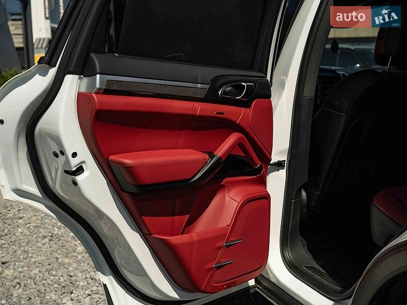 Внедорожник / Кроссовер Porsche Cayenne 2014 в Черновцах