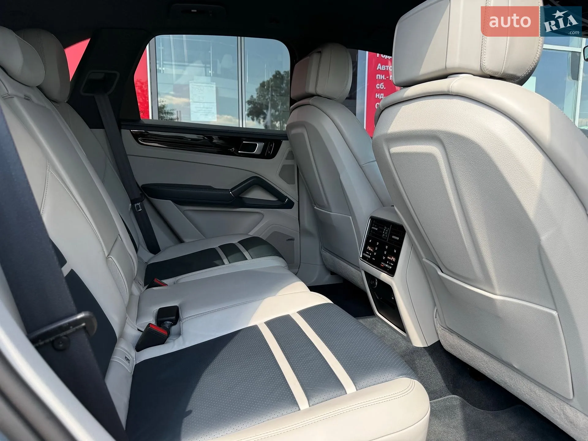 2019 Porsche Cayenne - мініатюра 12