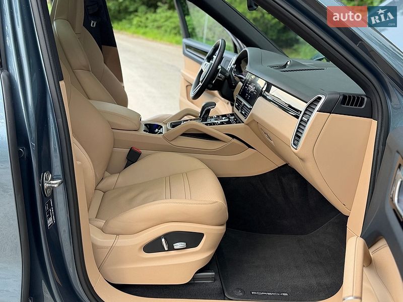 Внедорожник / Кроссовер Porsche Cayenne 2020 в Киеве