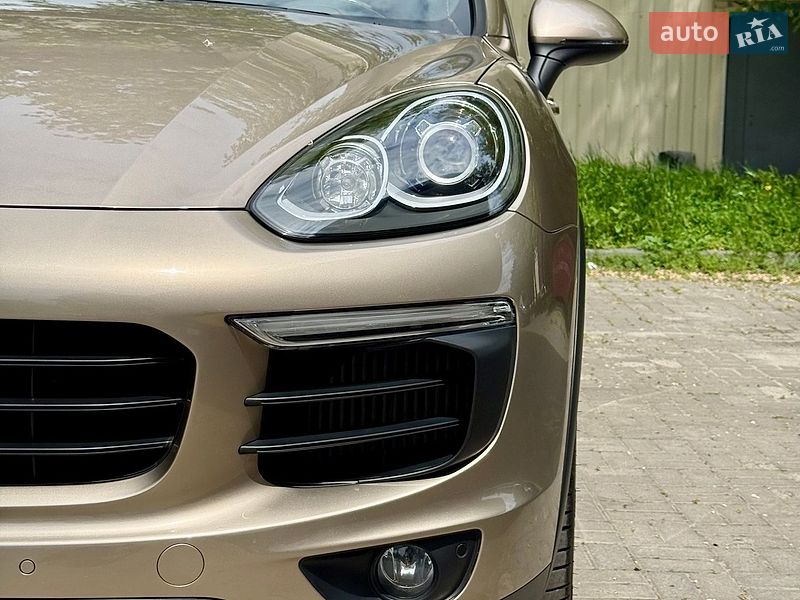 Внедорожник / Кроссовер Porsche Cayenne 2016 в Днепре