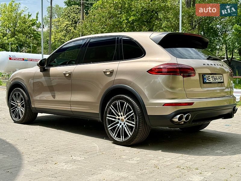 Внедорожник / Кроссовер Porsche Cayenne 2016 в Днепре