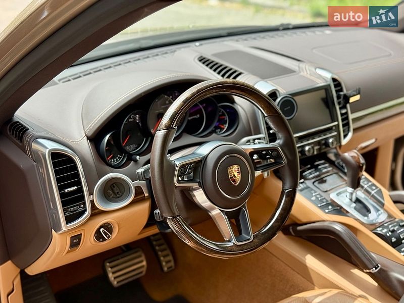 Внедорожник / Кроссовер Porsche Cayenne 2016 в Днепре