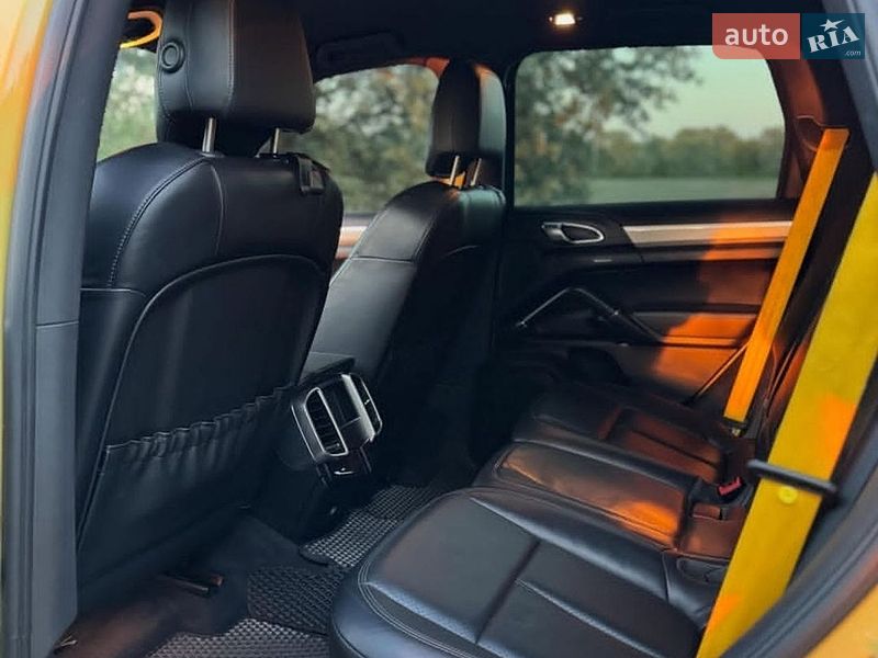 Внедорожник / Кроссовер Porsche Cayenne 2012 в Ровно