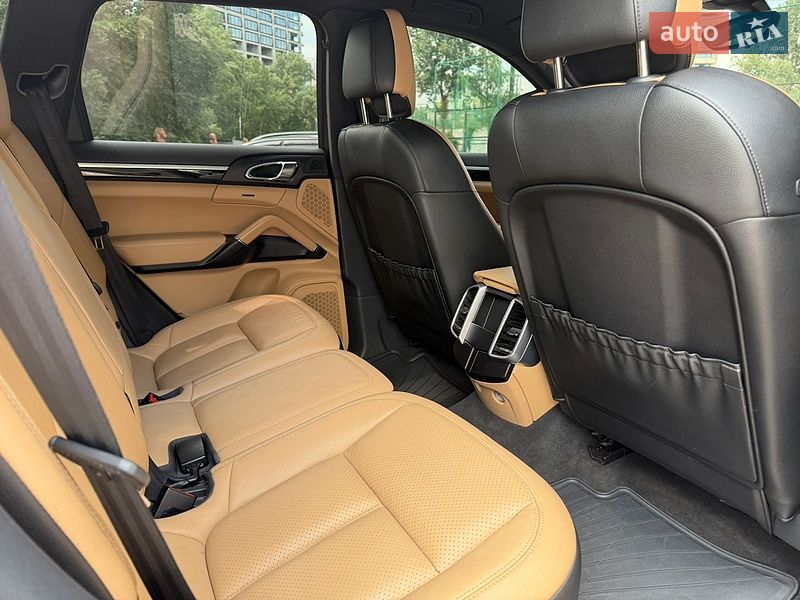 Внедорожник / Кроссовер Porsche Cayenne 2015 в Днепре