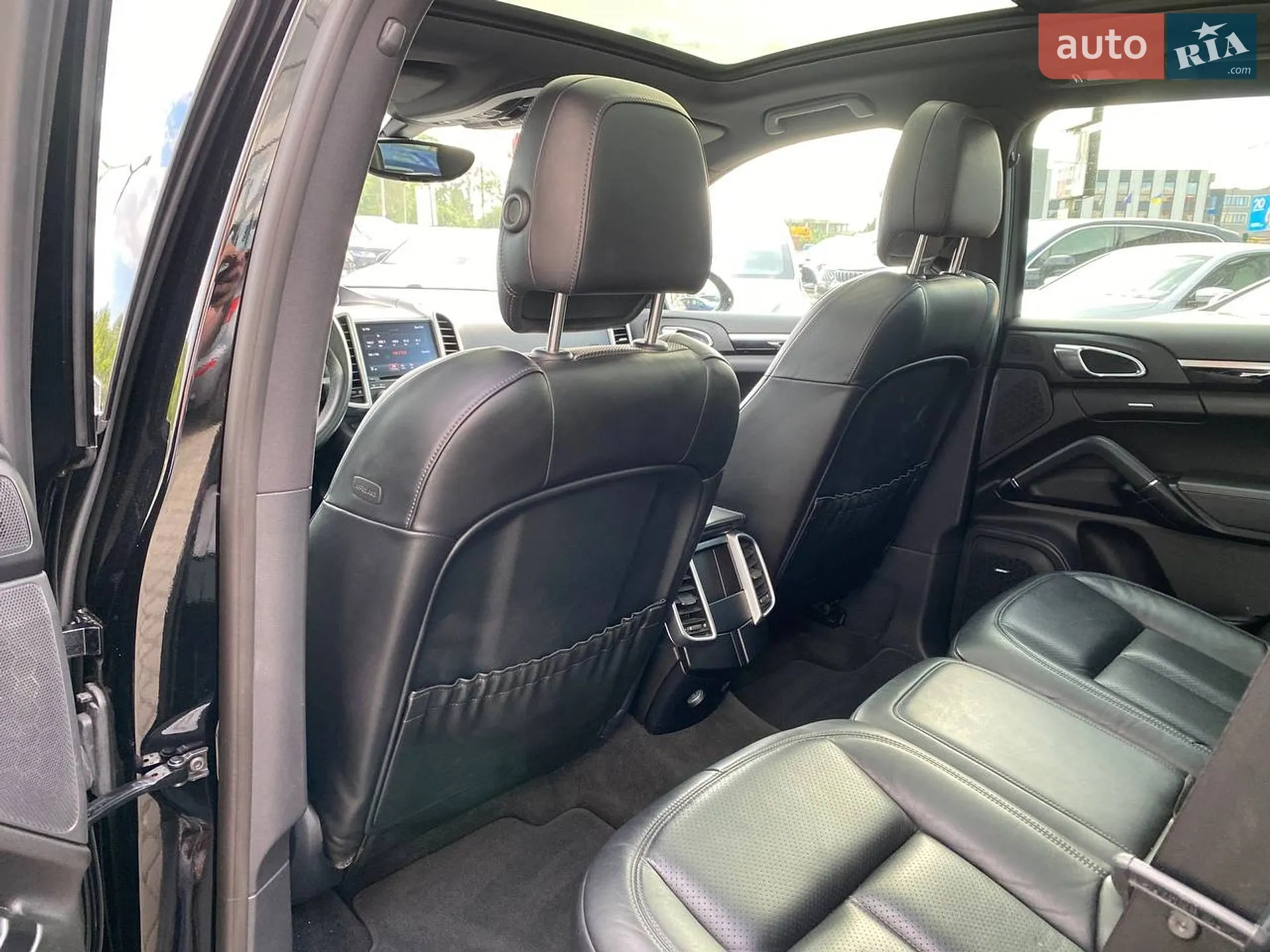 2016 Porsche Cayenne - мініатюра 22