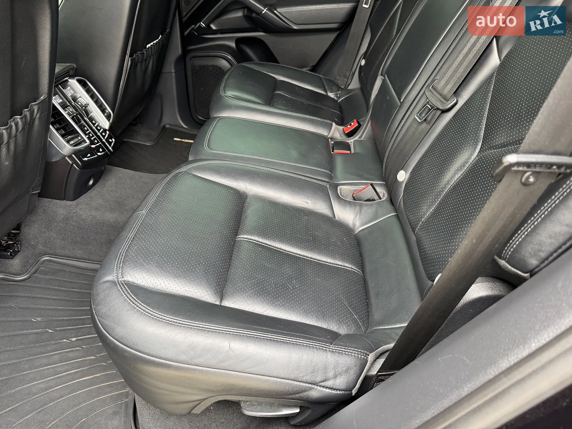 2011 Porsche Cayenne - мініатюра 26