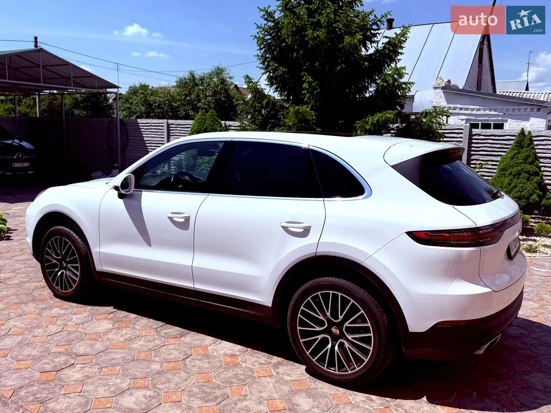 2020 Porsche Cayenne - мініатюра 2