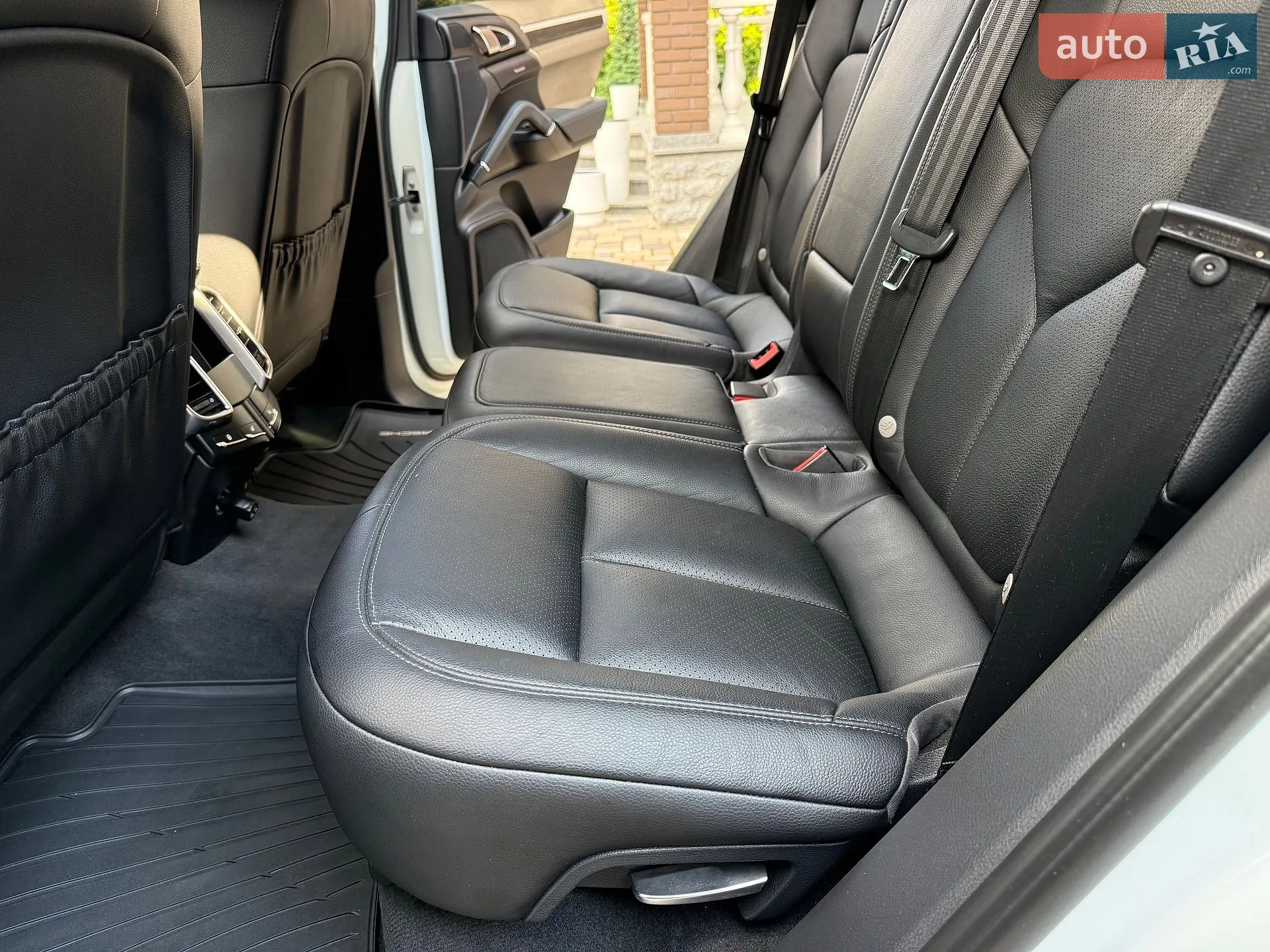 2016 Porsche Cayenne - мініатюра 34