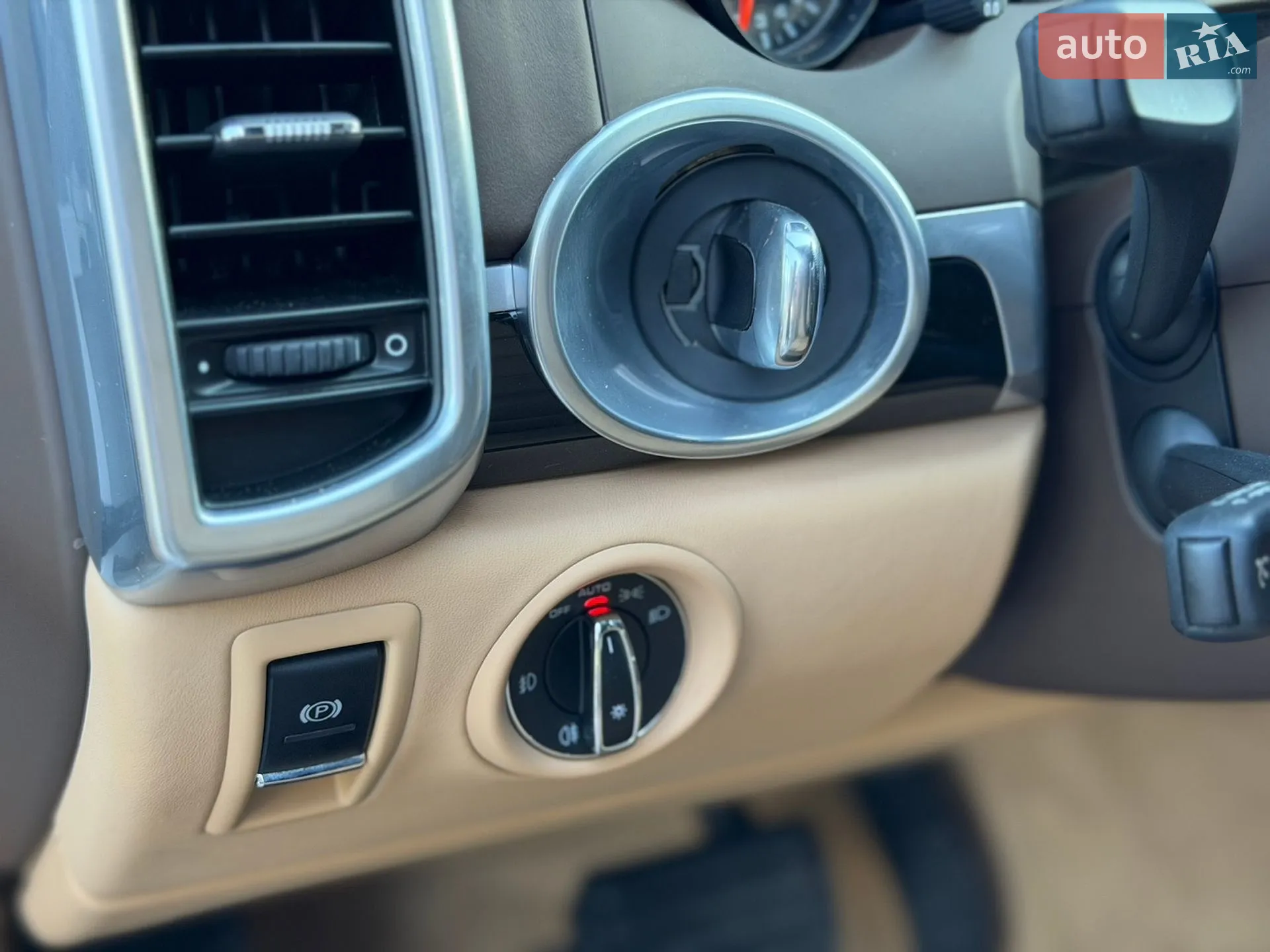 2016 Porsche Cayenne - мініатюра 39