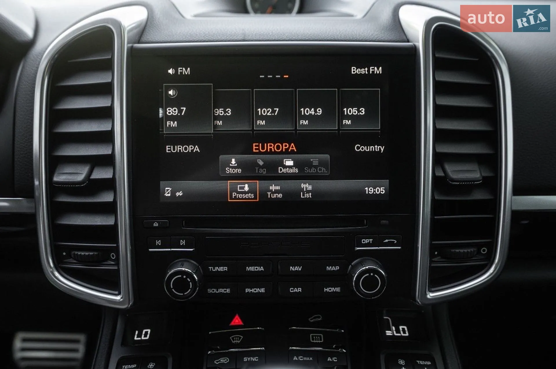 2016 Porsche Cayenne - мініатюра 32