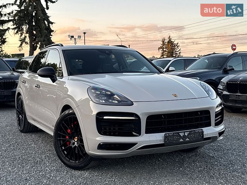 Porsche Cayenne 2021
