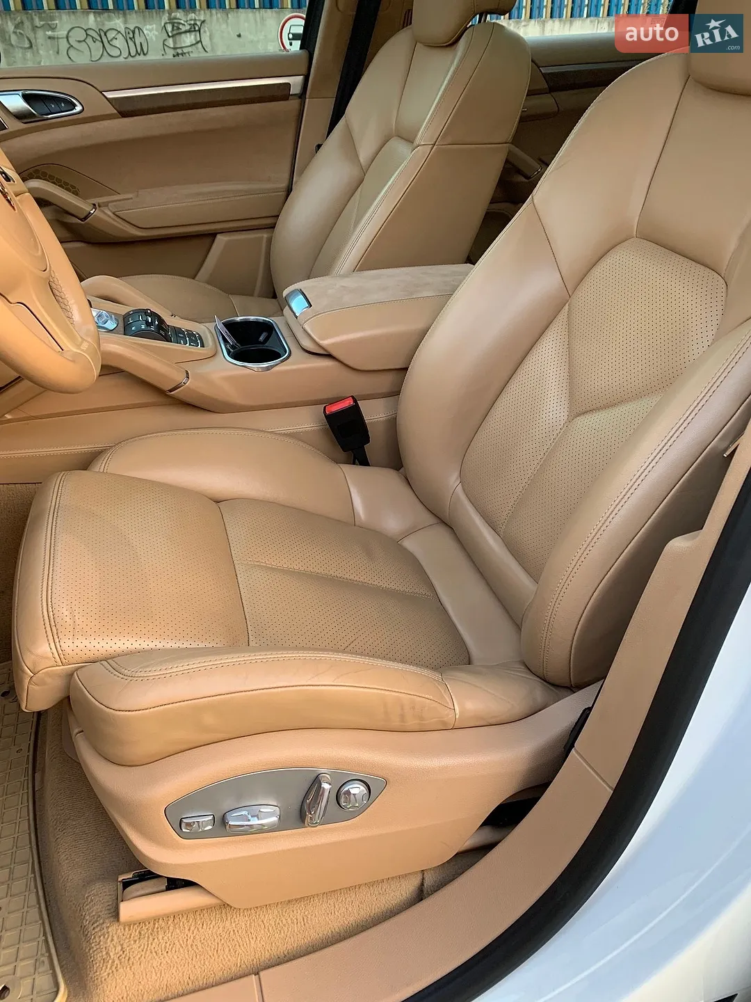 Porsche Cayenne 2012 VIN WP1ZZZ92ZDLA75186 фото оголошення 7 з 17