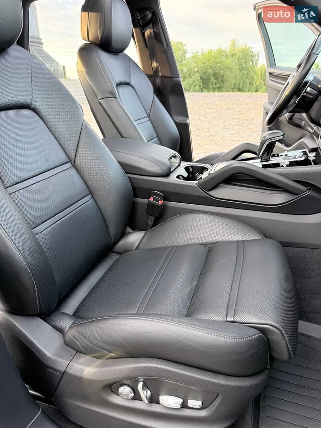 2020 Porsche Cayenne - мініатюра 23