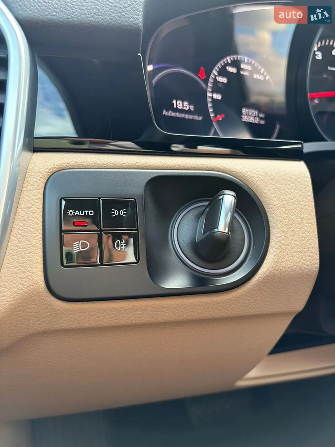 2019 Porsche Cayenne - мініатюра 20