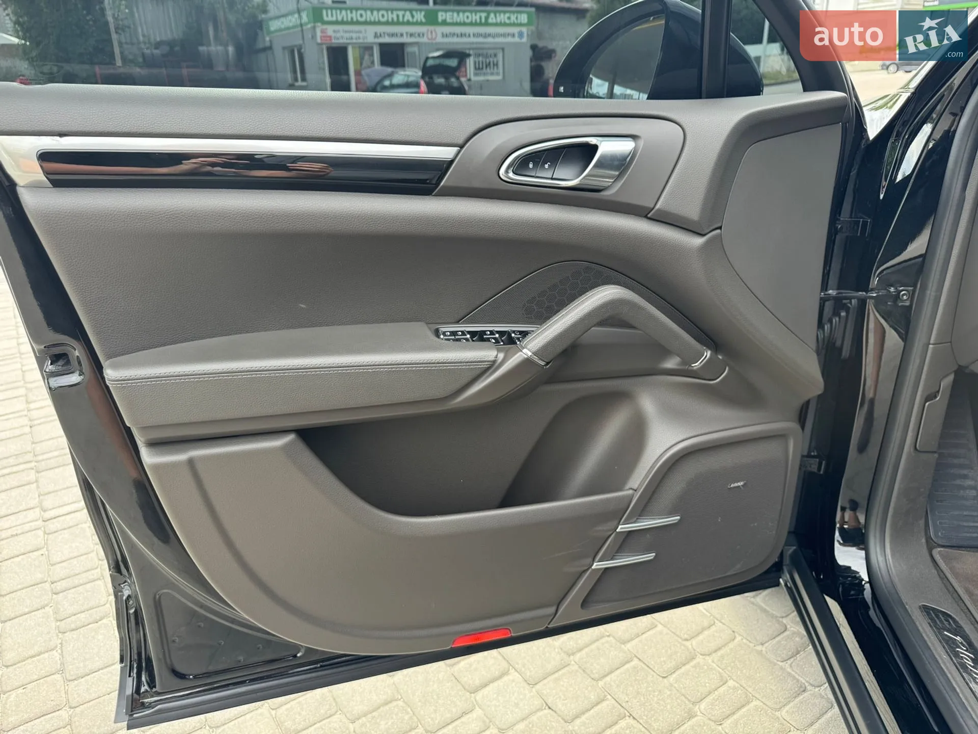 2016 Porsche Cayenne - мініатюра 18