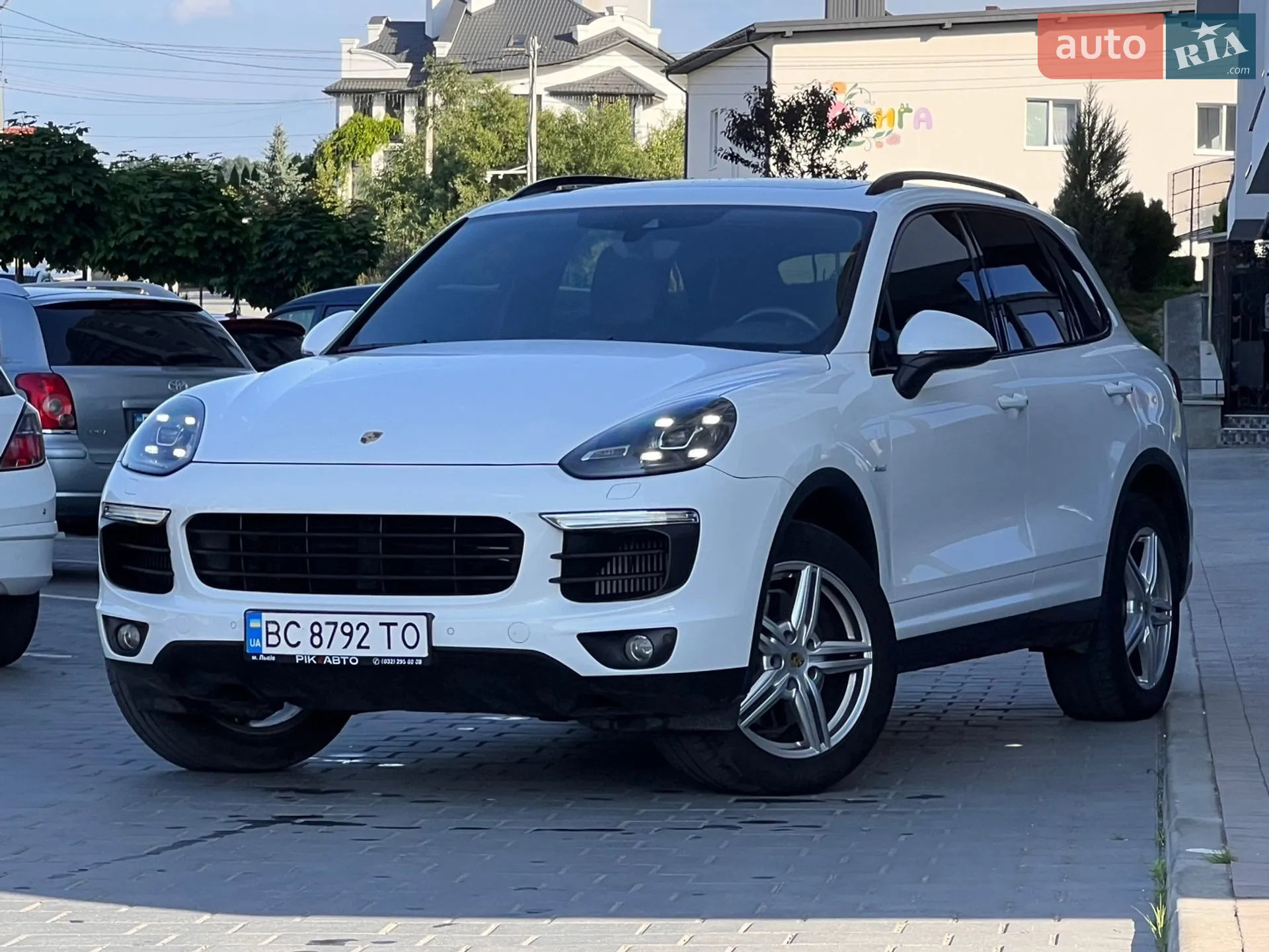 2016 Porsche Cayenne - мініатюра 3