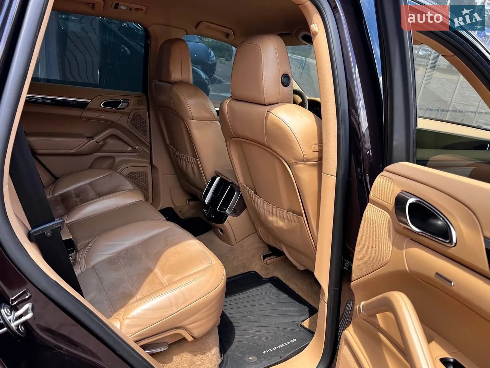 2016 Porsche Cayenne - мініатюра 26