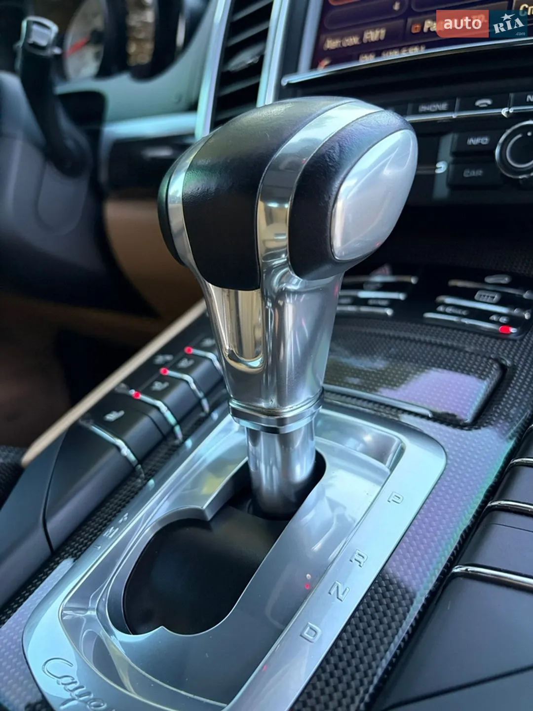 2016 Porsche Cayenne - мініатюра 23