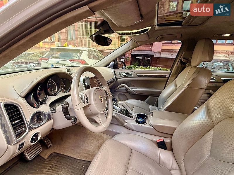 Позашляховик / Кросовер Porsche Cayenne 2011 в Києві