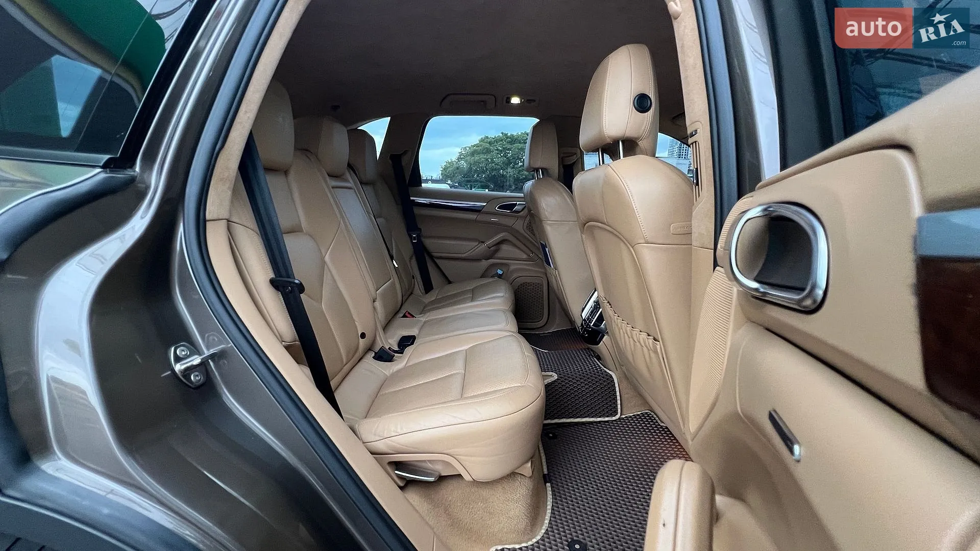 2011 Porsche Cayenne - мініатюра 28