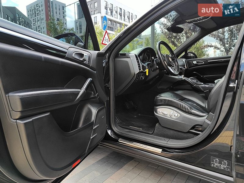 Позашляховик / Кросовер Porsche Cayenne 2012 в Києві