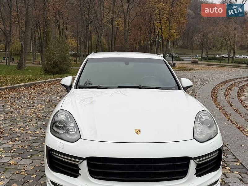 Внедорожник / Кроссовер Porsche Cayenne 2015 в Киеве