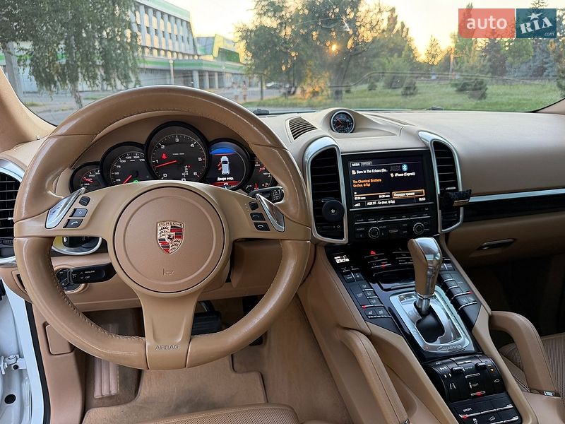 Позашляховик / Кросовер Porsche Cayenne 2013 в Києві