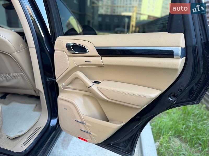 Внедорожник / Кроссовер Porsche Cayenne 2012 в Хмельницком