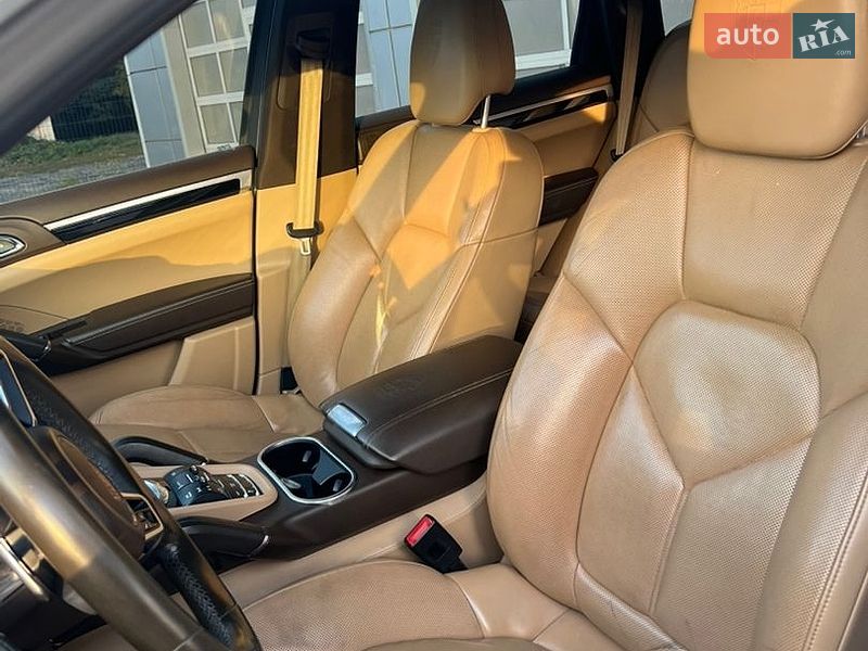 Позашляховик / Кросовер Porsche Cayenne 2014 в Полтаві